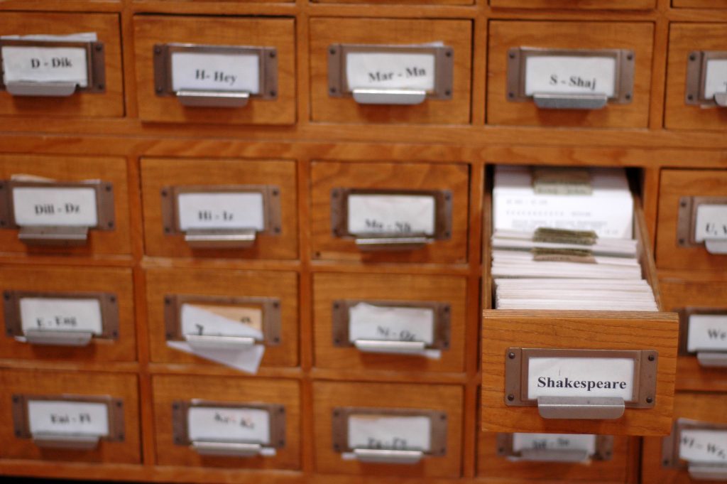 Czytelnia w bibliotece IFA