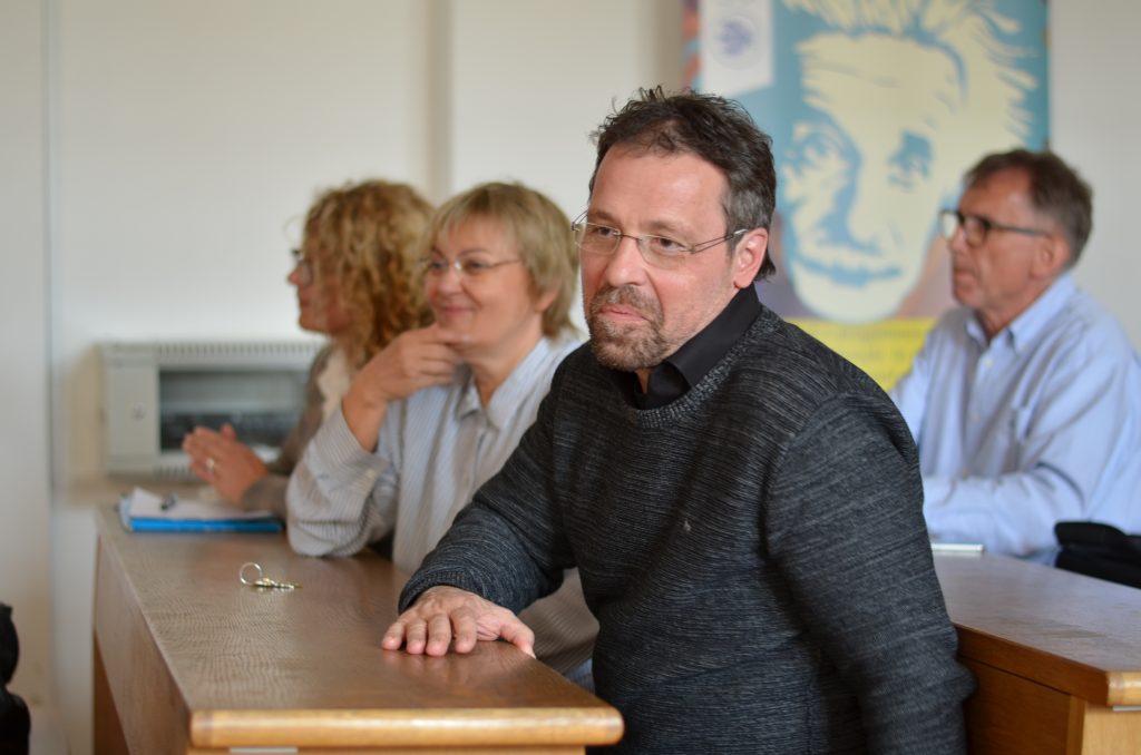 Prof. Stefan Horlacher z TU Dresden, dr Anna Cichoń, prof. Teresa Bruś i dr Przemysław Pawelec podczas wykładu gościnnego w sali 207 (2017?)