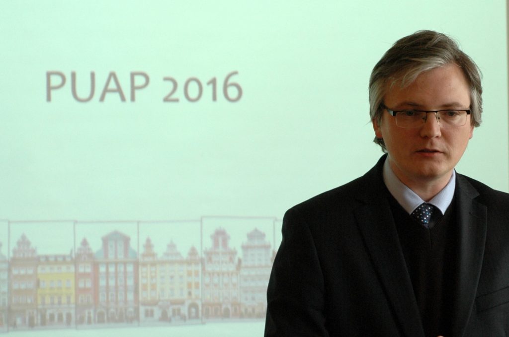 Dr Maciej Litwin Prof. dr hab. Marcin Cieński i prof. dr hab. Ewa Kębłowska-Ławniczak na spotkaniu Porozumienia Uniwersyteckich Anglistyk Polskich w 2016 r.