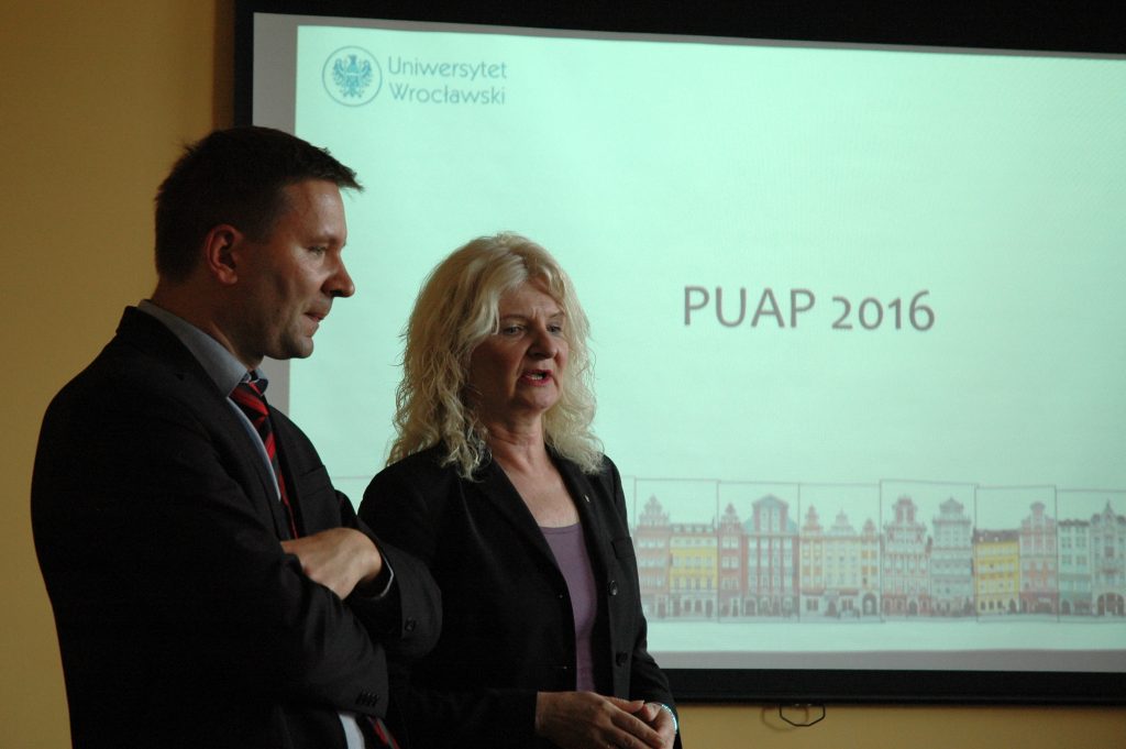 Prof. dr hab. Marek Kuźniak i prof. dr hab. Katarzyna Dziubalska-Kołaczyk na spotkaniu Porozumienia Uniwersyteckich Anglistyk Polskich w 2016 r.