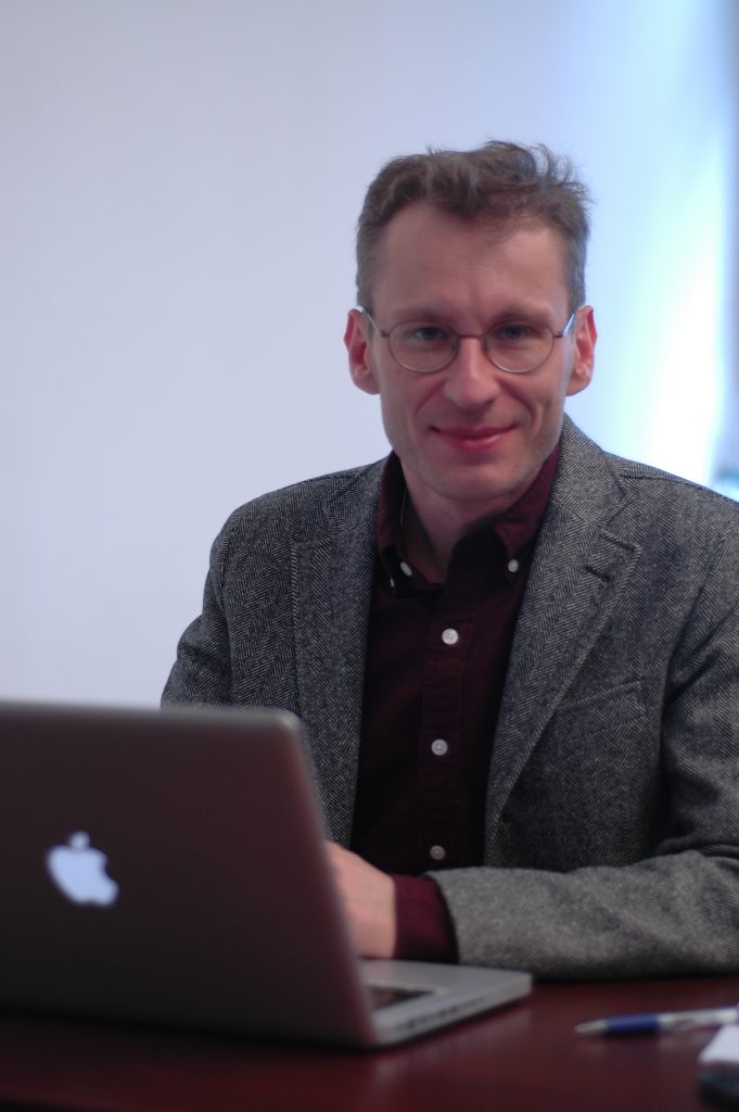 Dr Marcin Tereszewski w gabinecie 113