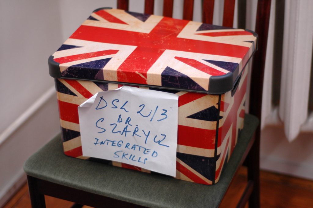 Skrzynka dr. Gregorego Szarycza w gabinecie 112