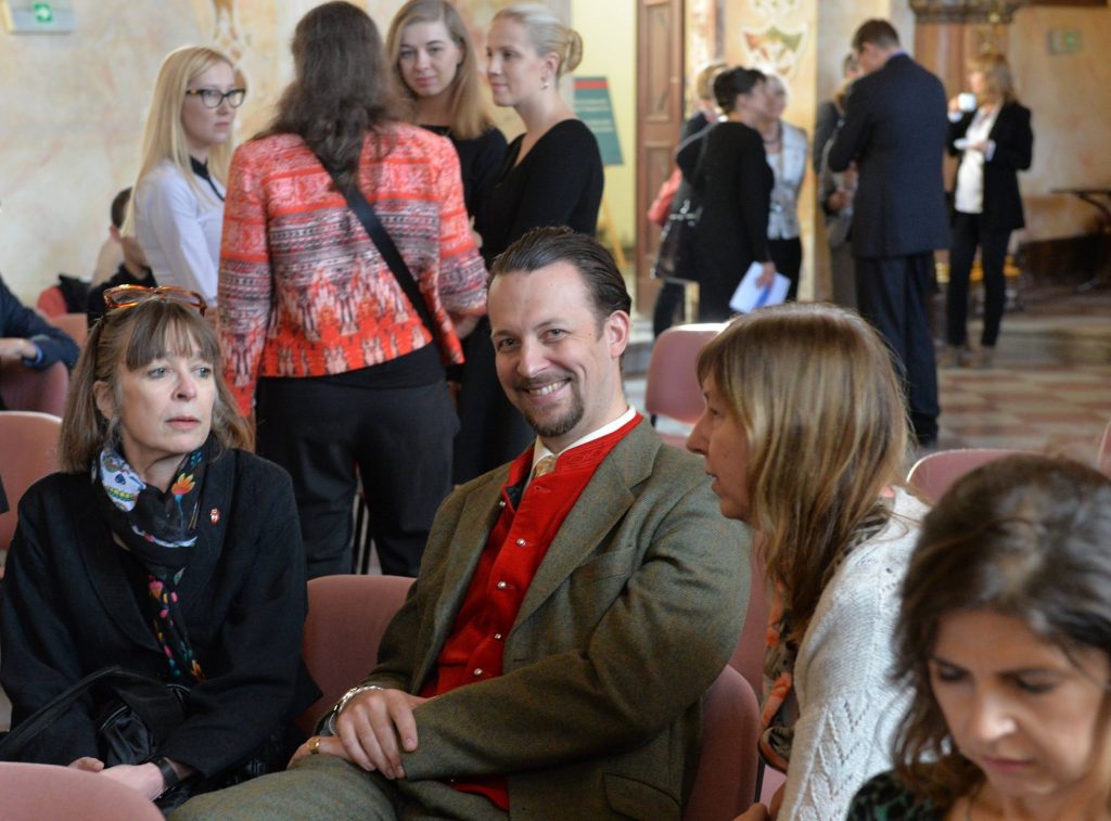 Śp. Sherill Howard-Pociecha, BA RSA, dr Gregory Szarycz i mgr Elaine Horyza podczas jubileuszu 40-lecia IFA (2015)