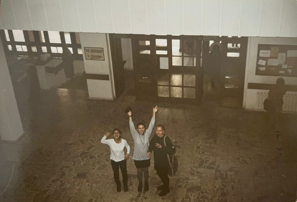 Prof. Katarzyna Nowak-McNeice jako studentka w holu IFA