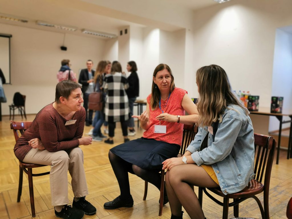 Powitanie studentów zagranicznych w sali 404, na pierwszym planie prof. Dominika Ferens i mgr Elaine Horyza